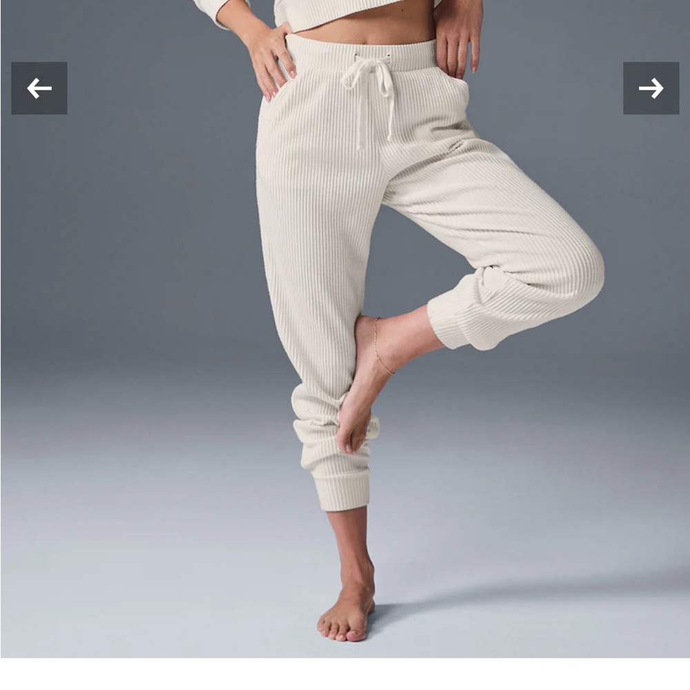Alo Ivory Muse Sweatpant xs